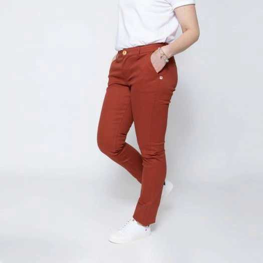 1083 CHINO SLIM 264 FUSELE Coton Bio Filidenim Flex Uni Terracotta Femme 2 1083 CHINO SLIM 264 FUSELE Coton Bio Filidenim Flex Uni Terracotta Femme – Image 2