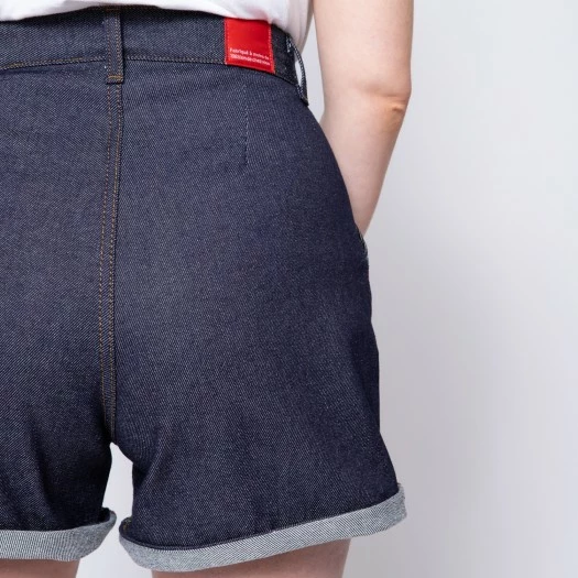 1083 SHORT AMPLE 278 PINCE Taille Haute Coton Bio Indigo Brut 5 1083 SHORT AMPLE 278 PINCE Taille Haute Coton Bio Indigo Brut – Image 5